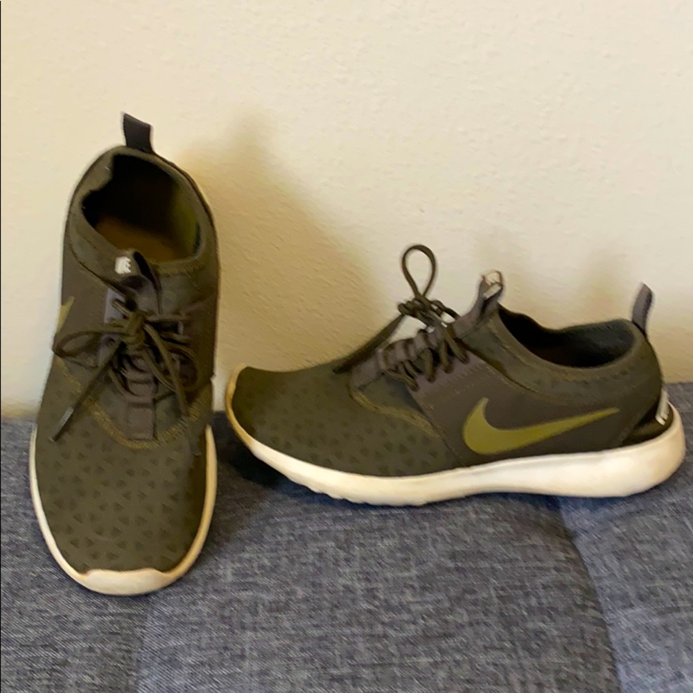 Nike Roshe Size 7